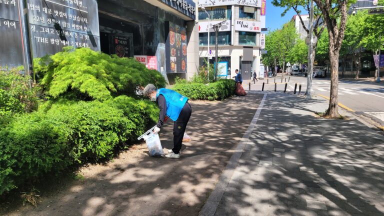 일산 라페스타 일대 환경봉사 활동